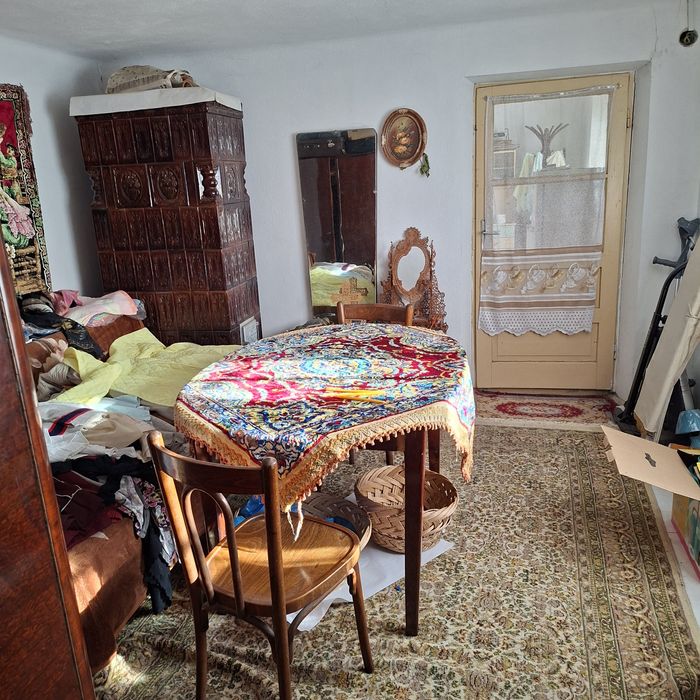 Casa batrineasca de vinzare