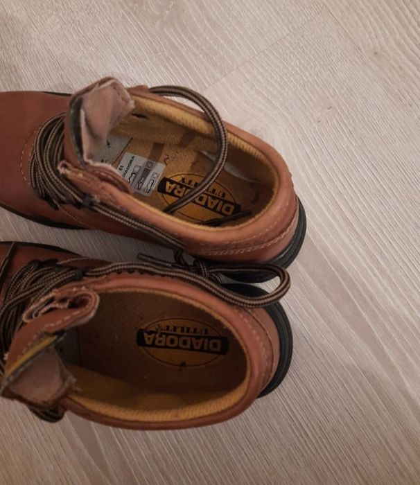 Bocanci cu bombeu metalic Diadora marimea 36