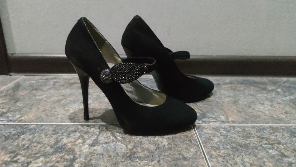 Продам туфли Baskoni