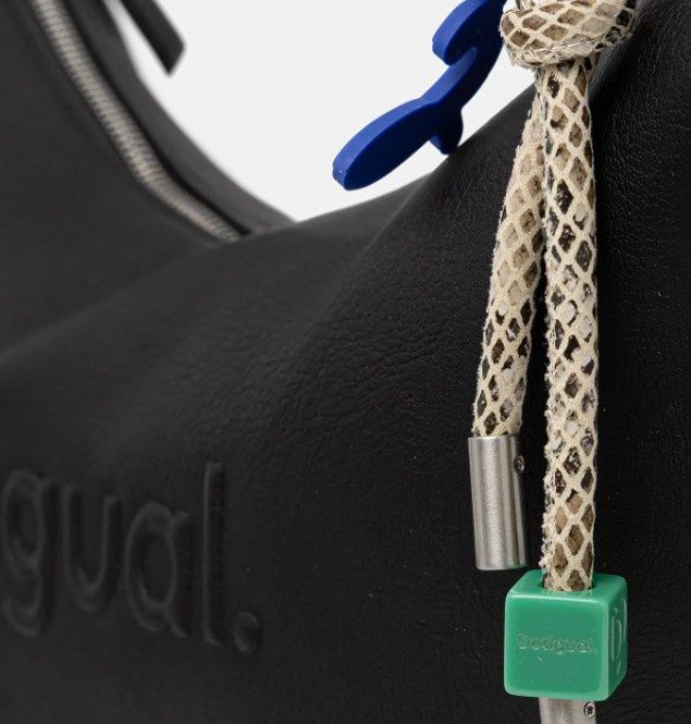 Desigual дамска чанта ежедневна,нова с три  варианта за дръжки.Черна