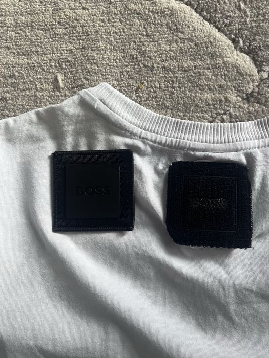 Tricou boss alb cu logo sticky pe spate