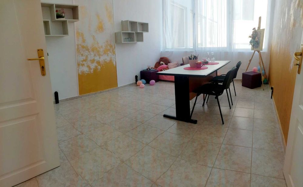 Офис под наем,40 кв.м.,,с паркомясто,в супер център Пазарджик