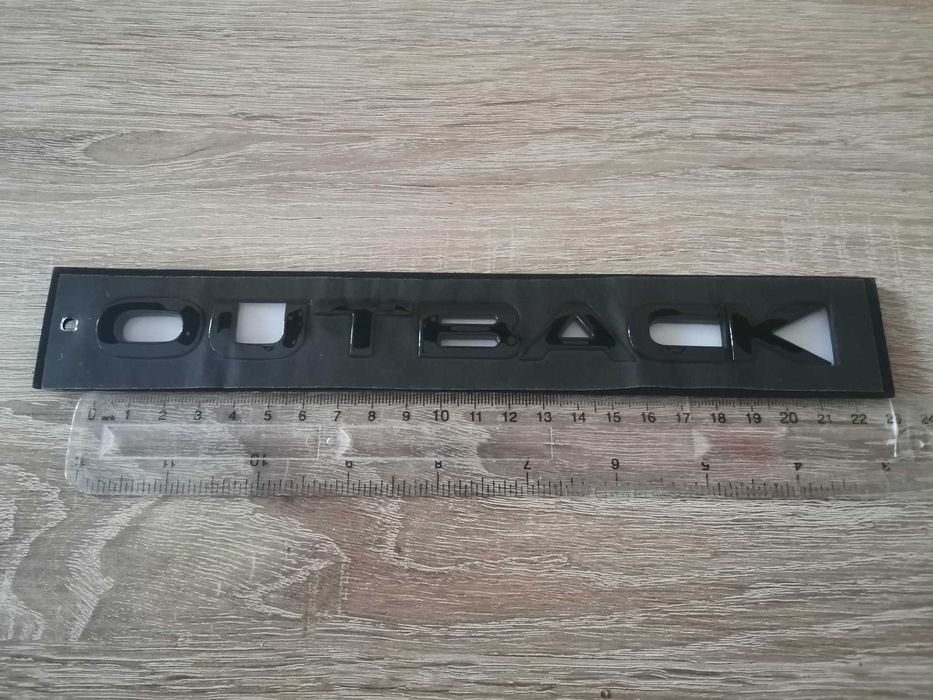 Subaru Outback емблема черен гланц