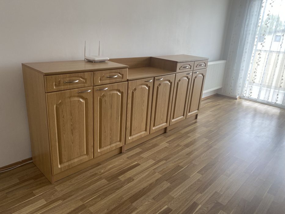 Masa extensibila cu 6 scaune + servanta