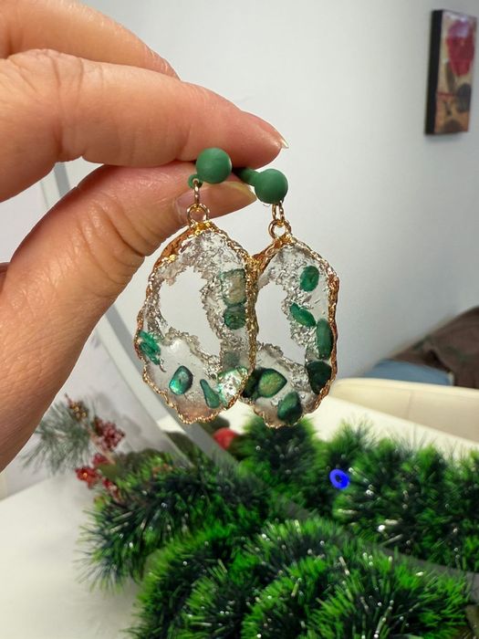 Продам очень красивые серьги праздничные. Очень много видов.