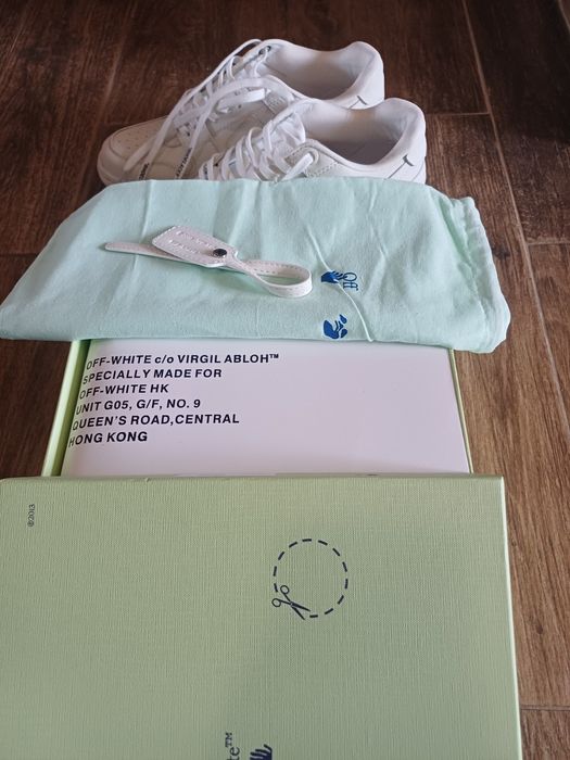 Обувки off white