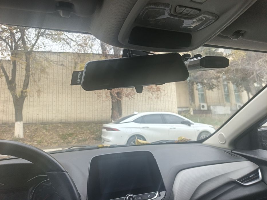 Продаю видеорегитратор ленова связи продажи автомобиля срочно