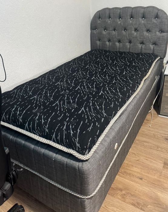 Две единични легла