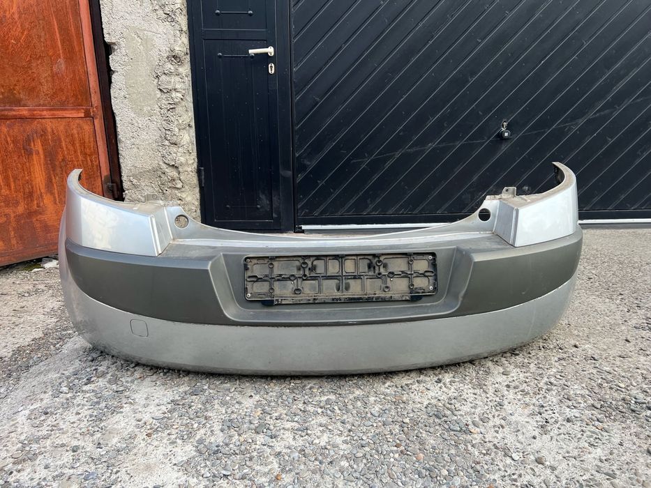 Vând 2 bări spate Megane 2 hatchback și o bara fata facelift avariata