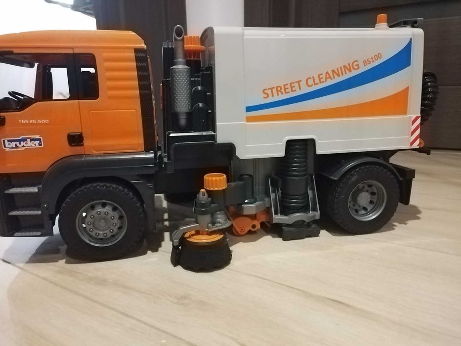 Bruder masina de spalat strada