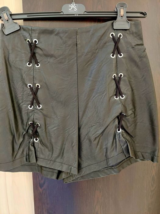 Дамски, кожени, къси панталонки