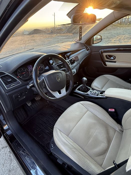 Renault Laguna 3  facelift INITIALEPARIS