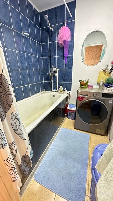 Продаётся двух комнатная квартира