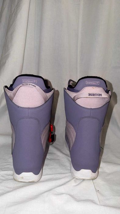 Boots snowboard fete Crazy Creek si Burton