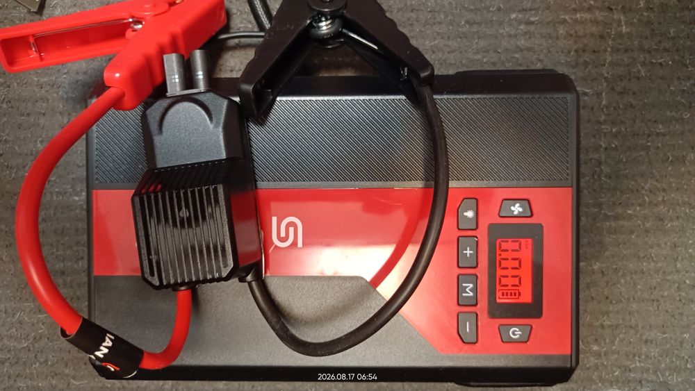 Robot de pornire AUTO, jump starter portabil cu compresor si powerbank