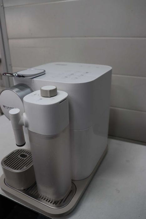 Кафемашина с капсули Nespresso Gran Lattissima EN650.WH, 19 bar, 1400 W, 1.3 л