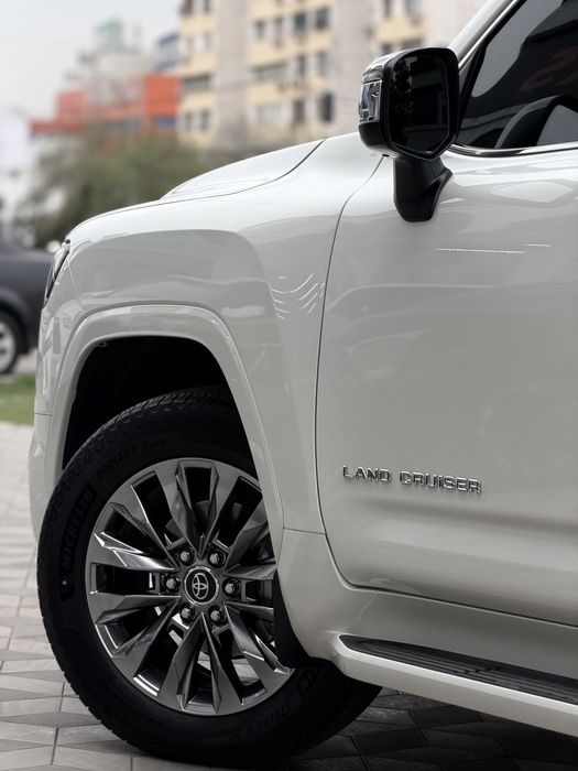 Toyota Land Cruiser LC300