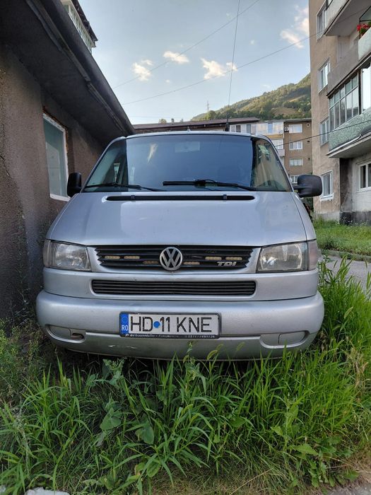 VOLKSWAGEN Caravelle
