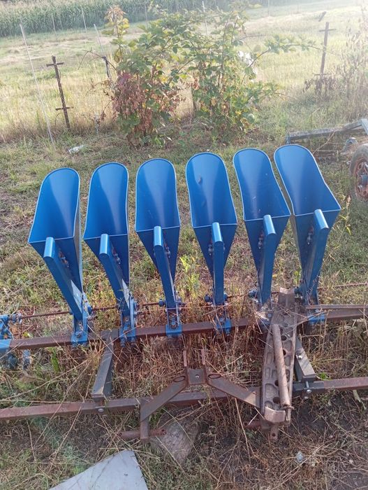 Mașină de plantat ceapa și usturoi