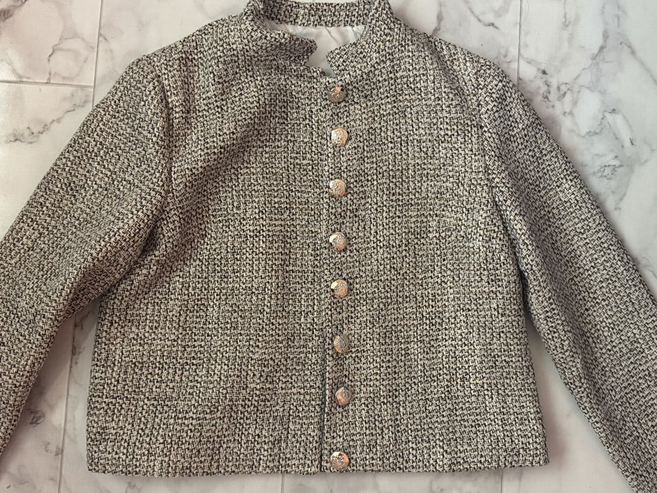 Кокетно сако тип букле