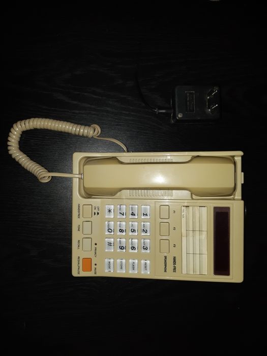 Телефонный аппарат "Русь-26 2001 Pro" с цифровым автоответчиком.