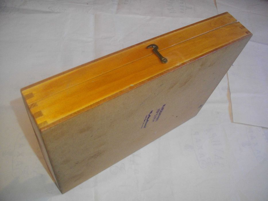 Нов к-т ръчни инструменти Ел. Такер AEG Фреза BOSCH Лепачка Пластмаса