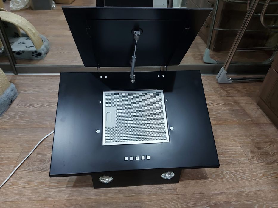 Продам кухонную вытяжку.