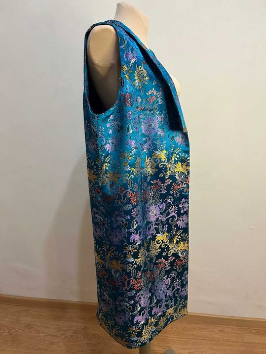 Жилет женский удлиненный из жаккардовой парчи на подкладе (50-52 / XL)