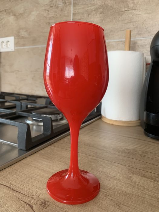 Set 4 pahare vin din sticla rosu / negru