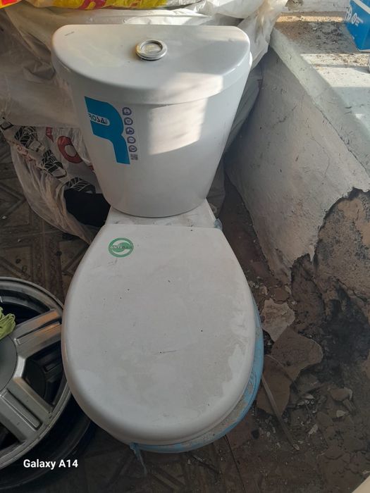 Продам Дверь и унитаз