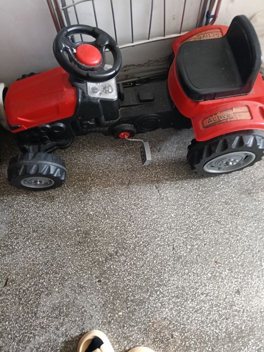 Tractor  copiii 1 an 6 ani