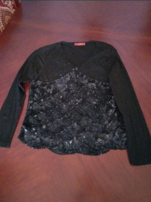 Блузка с паетками