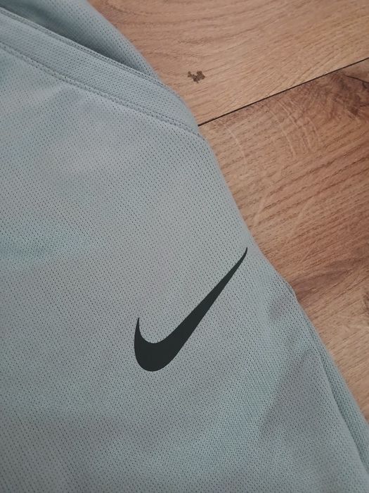 Nike L размер оригинален