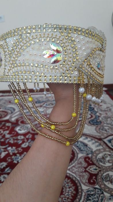 Kelinlar uchun dòppi va sari yopinchiq