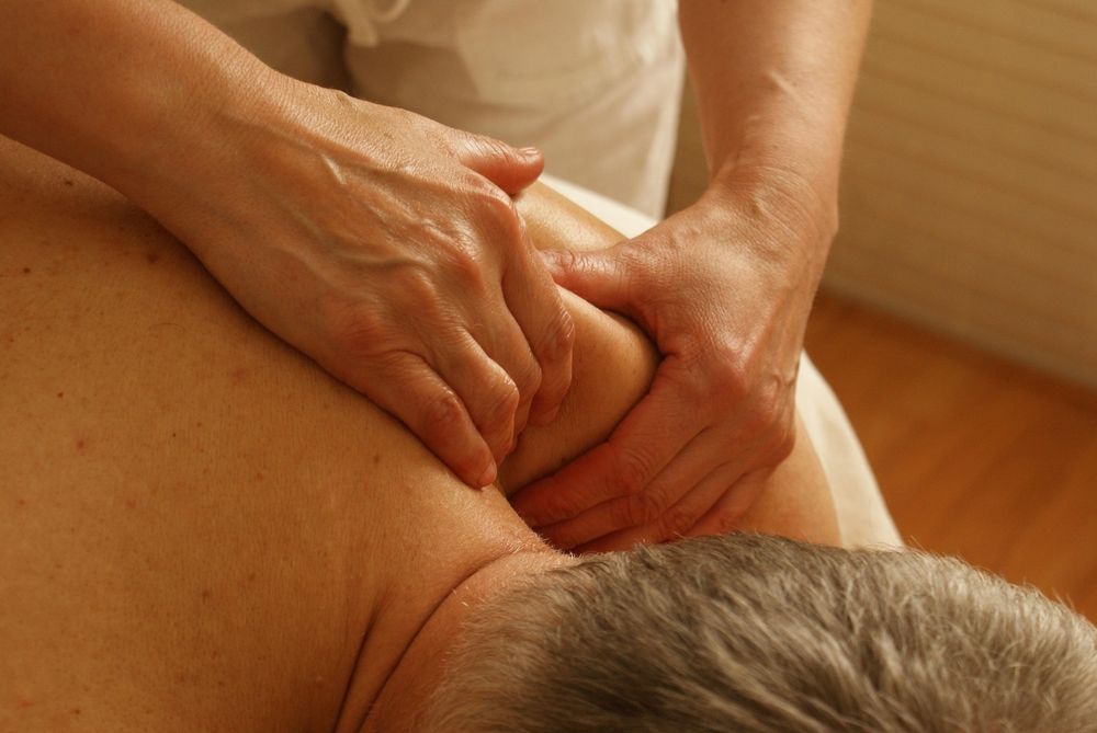 Masaj terapeutic 24 /24  la Domiciliul Tau ( Bucuresti Ilfov )  - contracturi musculare, spate, cervicala