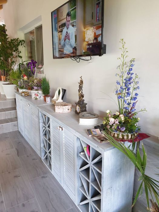 Мебели с жалузни вратички