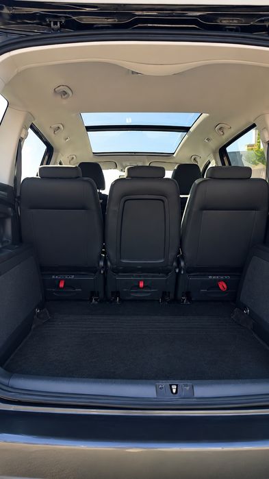Volkswagen Touran 1.6 TDI • 2012 • 5 Locuri • Navi • Climatronic