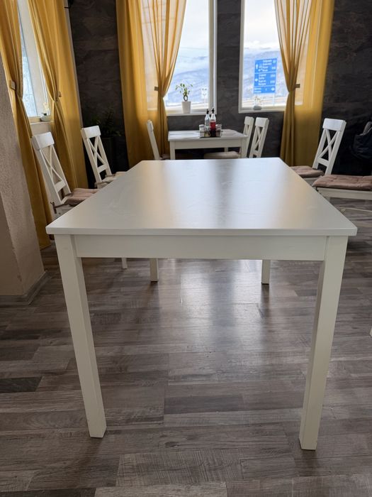 Продават се!Комлект маса със столове