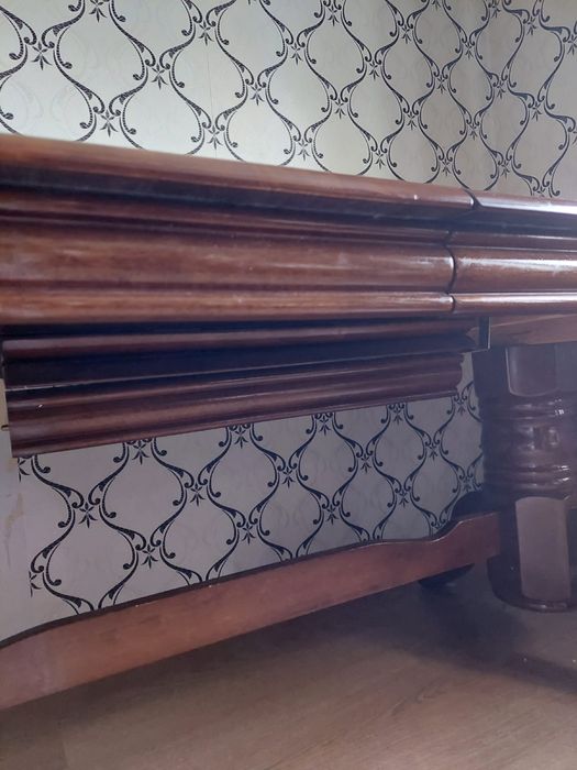 Продам гостевой стол из чистого дерева