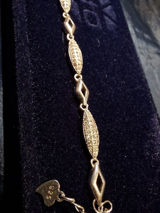 Прекрасна Сребърна Гривна