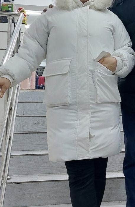 Белая женская куртка