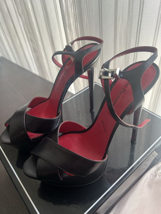 Обивки с висок ток Cesare Pachoti