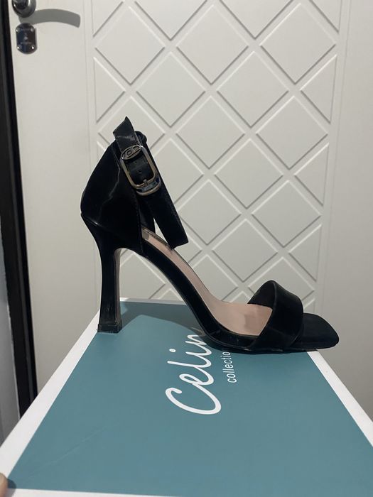 Продам босоножки