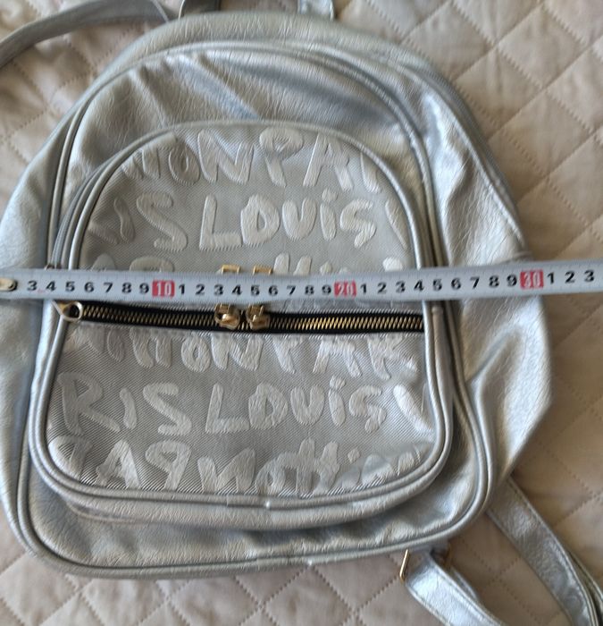 Дамска сребриста раница