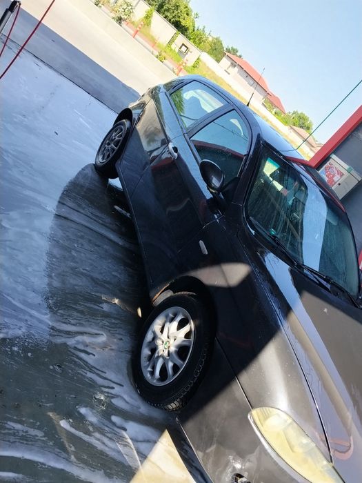 Vând Alfa Romeo 147