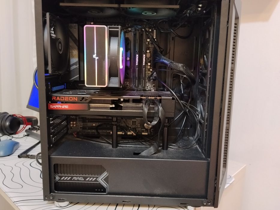 PC Gaming cu rx 7700 xt si r5 9600x cu ram de 32 gb ddr5 6000MHz cl30