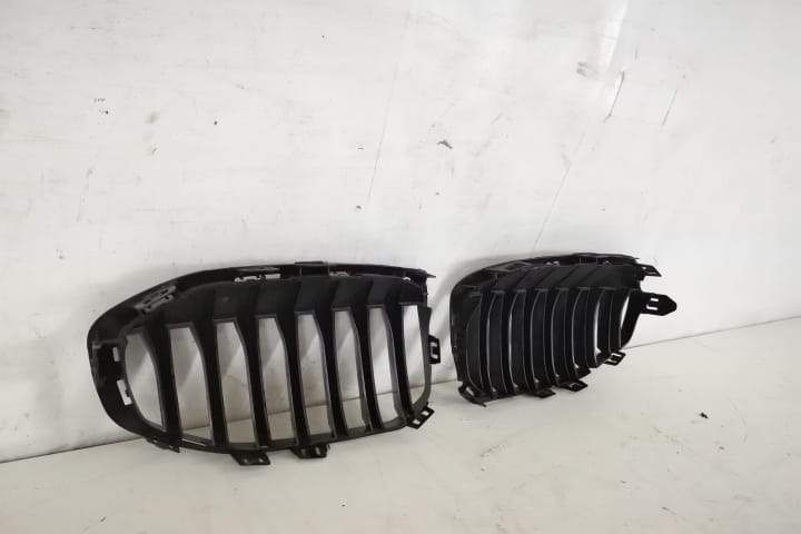 Grila Centrala Nara Stanga Originala In Stare Buna BMW Seria 1 F40 201