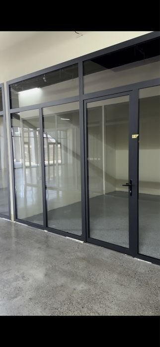 Stroy-mart 2 qavatda do'kon sotiladi