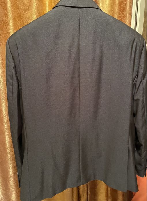 Vând costum bărbătesc