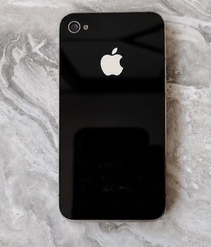 Vând iPhone 4 Black 32 gb negociabil